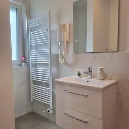 Apartment Crystal *